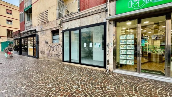 negozio in affitto a Napoli in zona Fuorigrotta