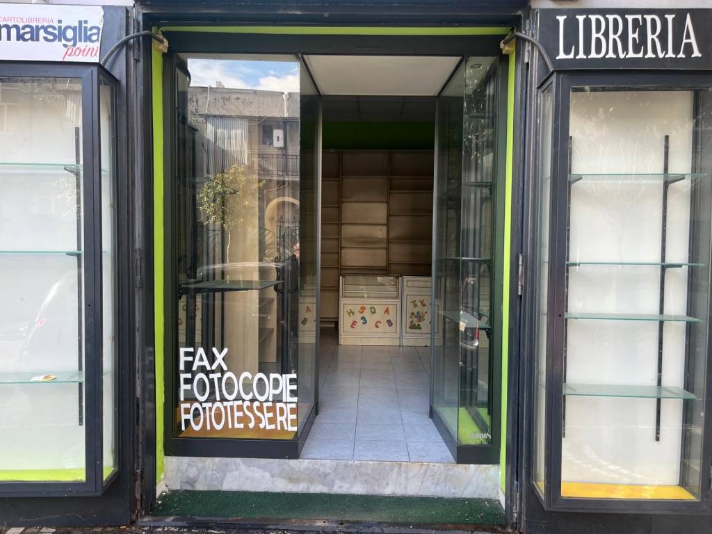 negozio in affitto a Napoli in zona Barra