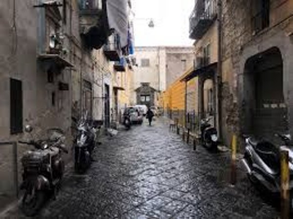 appartamento in affitto a Napoli in zona Chiaia