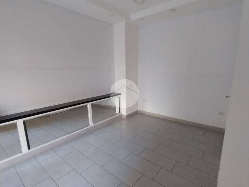 negozio in affitto a Napoli in zona Camaldoli