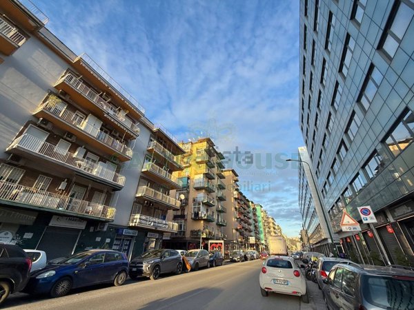 locale commerciale in affitto a Napoli in zona Fuorigrotta