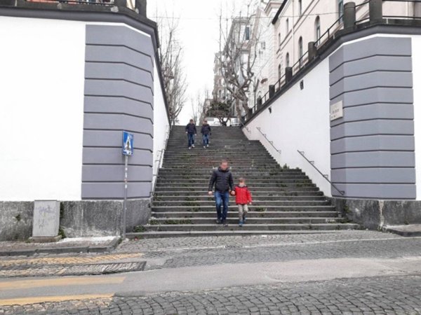 negozio in affitto a Napoli in zona Vomero