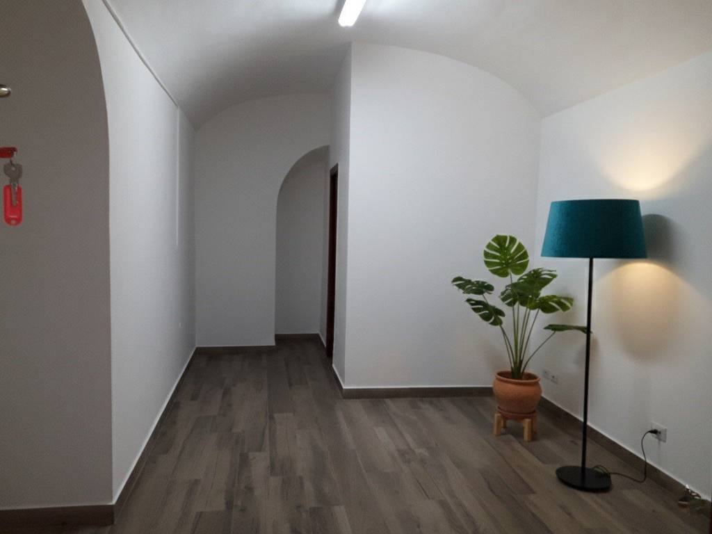 negozio in affitto a Napoli in zona Arenella