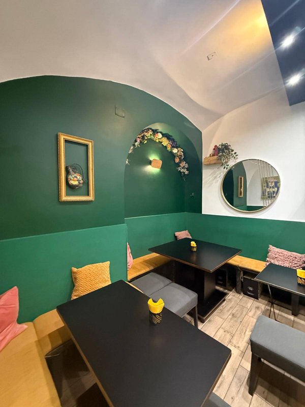 locale commerciale in affitto a Napoli in zona Vomero