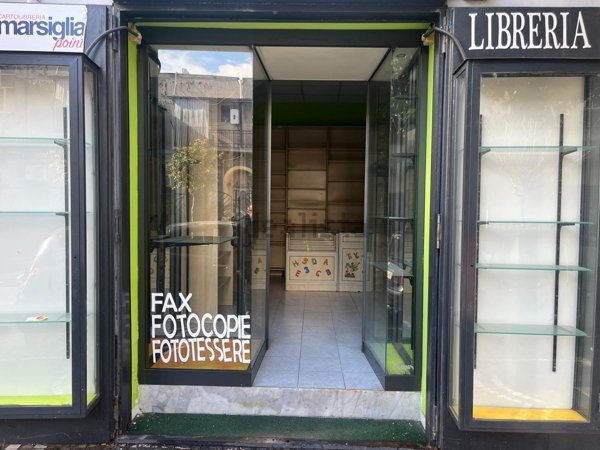 locale commerciale in affitto a Napoli in zona Barra