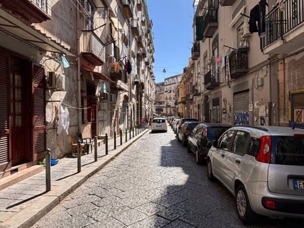 locale commerciale in affitto a Napoli