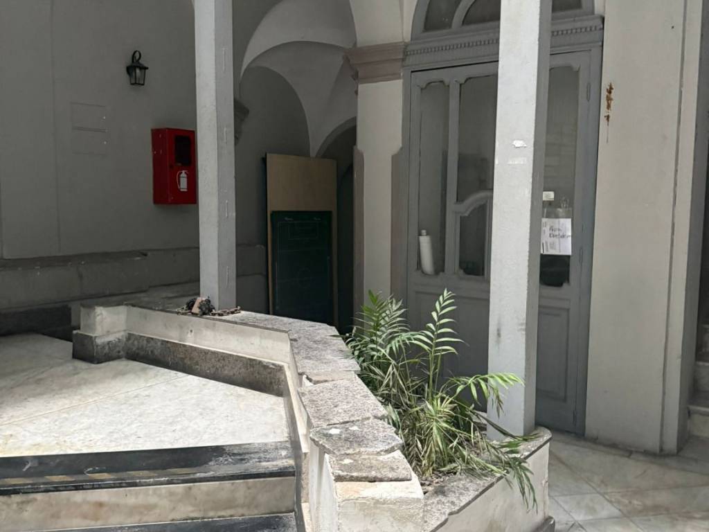 locale commerciale in affitto a Napoli