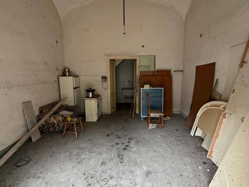 negozio in affitto a Napoli in zona Fuorigrotta
