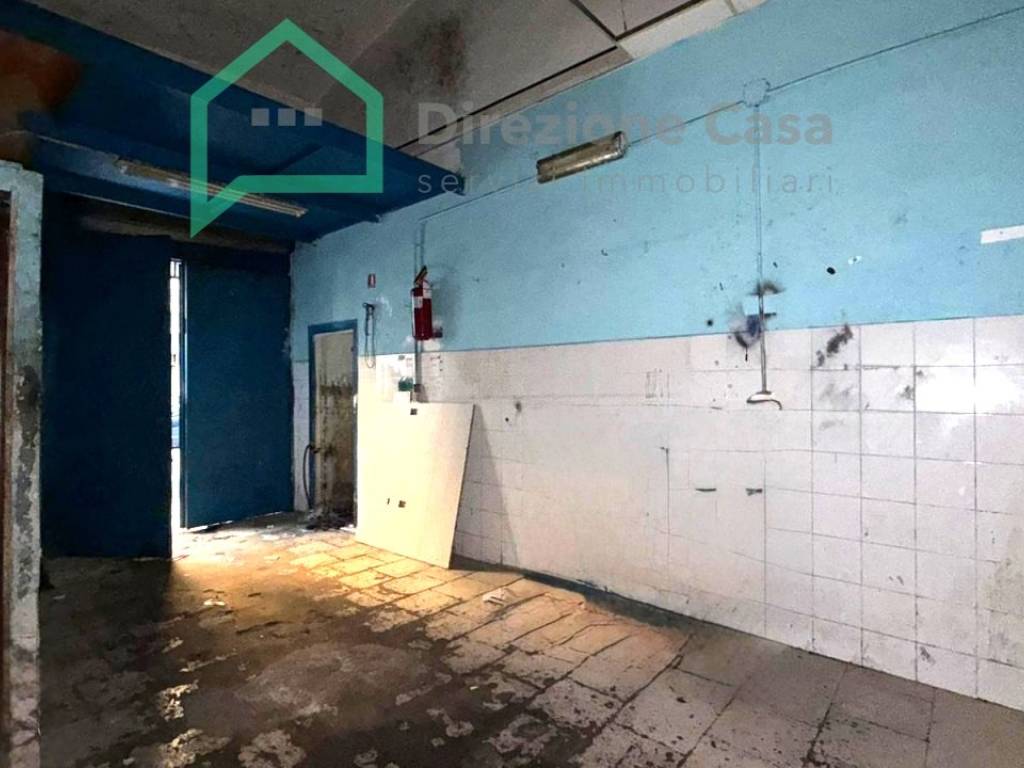 negozio in affitto a Napoli