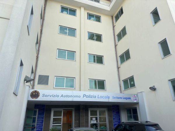 negozio in affitto a Napoli in zona Arenella