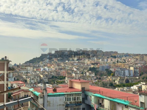 appartamento in affitto a Napoli in zona Stella