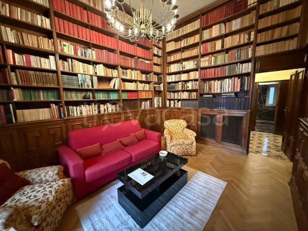 appartamento in affitto a Napoli in zona Chiaia