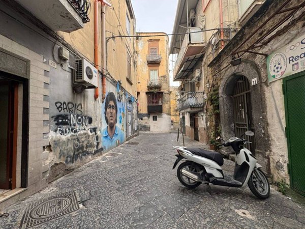 locale commerciale in affitto a Napoli