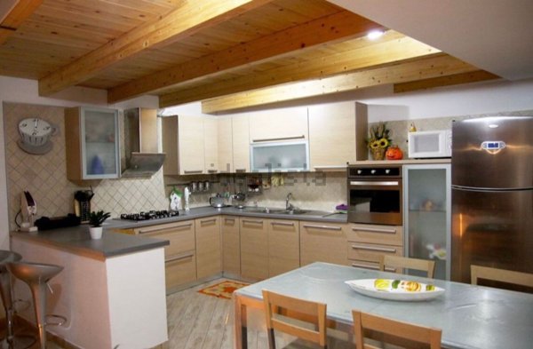 appartamento in affitto a Napoli in zona San Carlo all'Arena