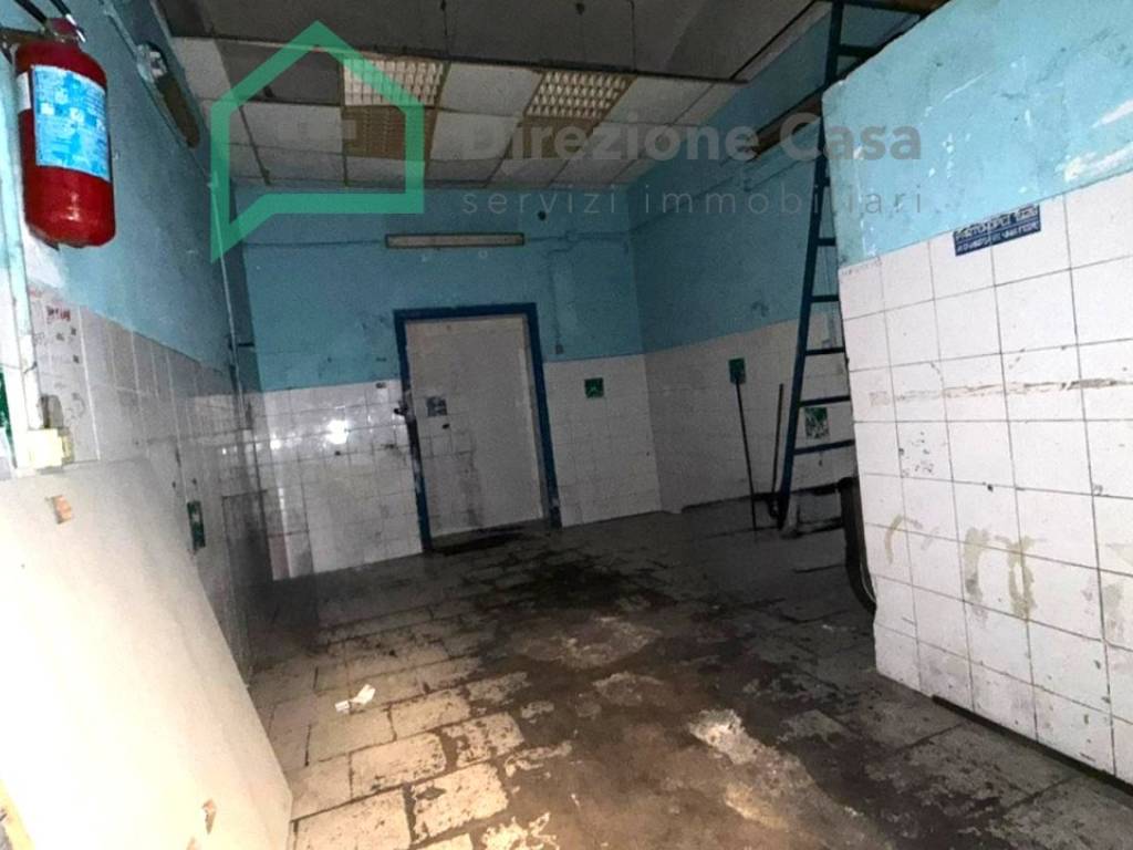 negozio in affitto a Napoli in zona Vicaria