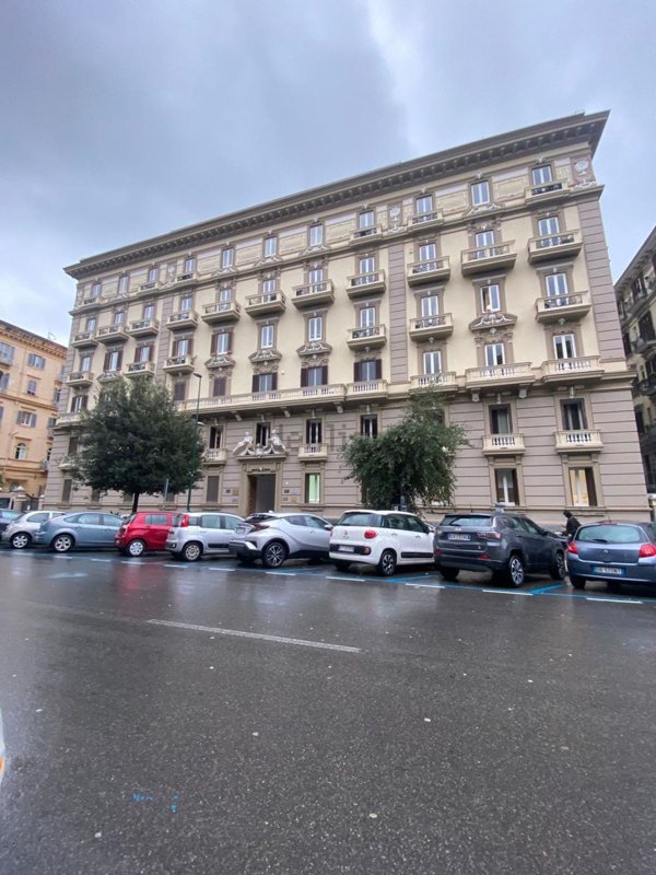 ufficio in affitto a Napoli in zona Chiaia