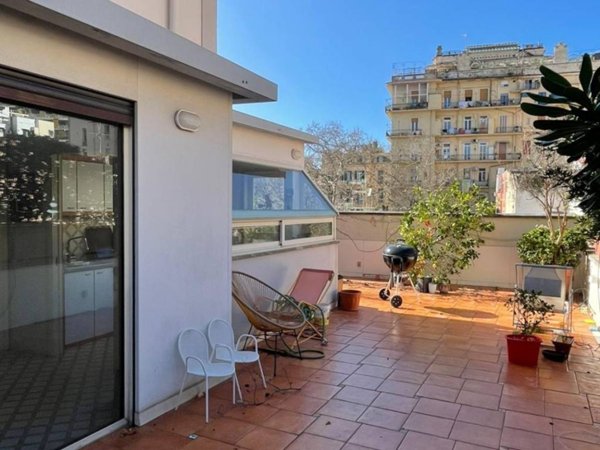 appartamento in affitto a Napoli in zona Chiaia