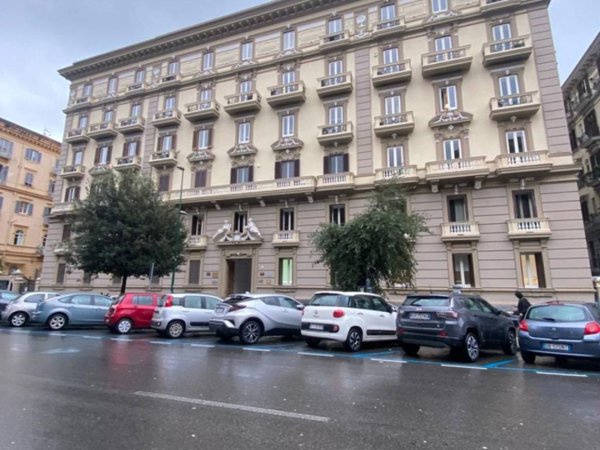 ufficio in affitto a Napoli in zona Chiaia