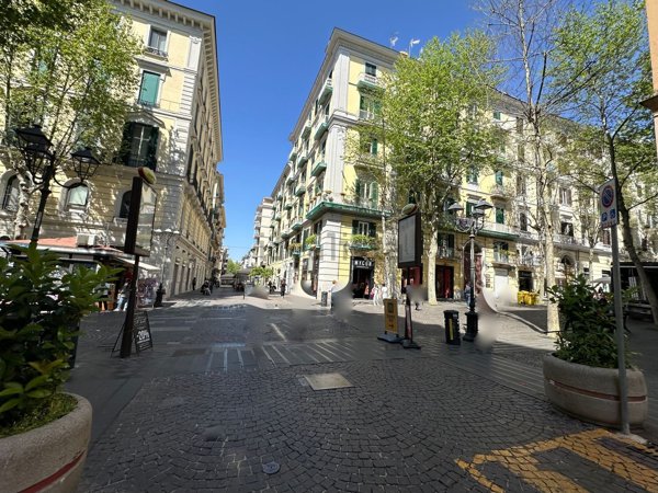 locale commerciale in affitto a Napoli in zona Vomero
