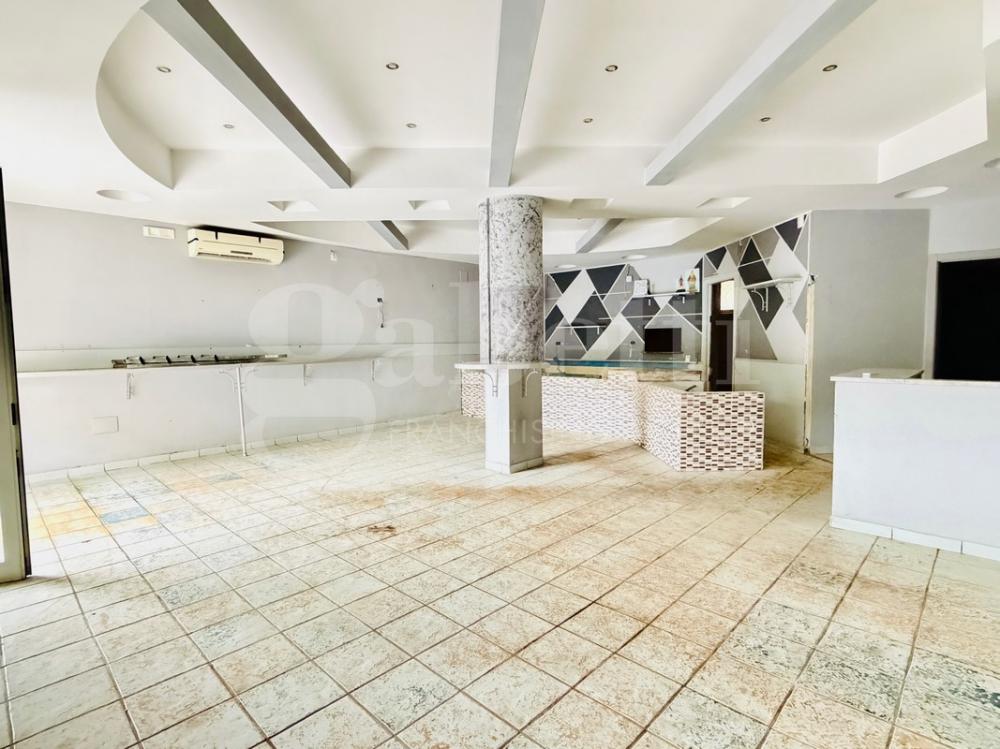 negozio in affitto a Napoli in zona Bagnoli