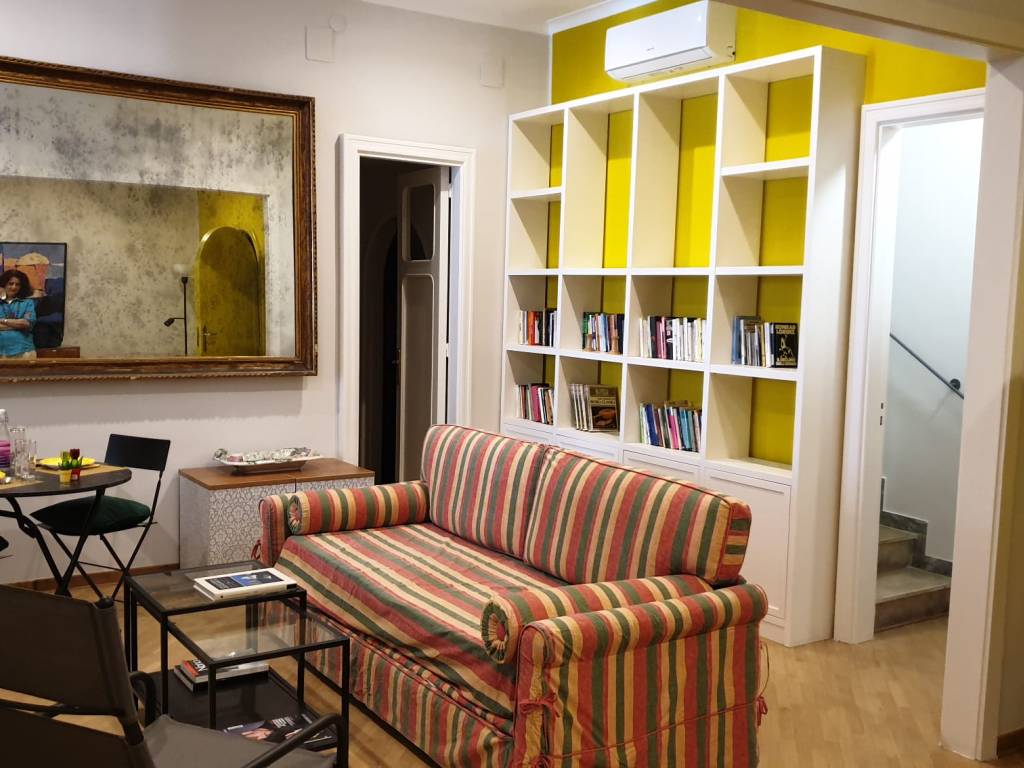 appartamento in affitto a Napoli in zona Chiaia