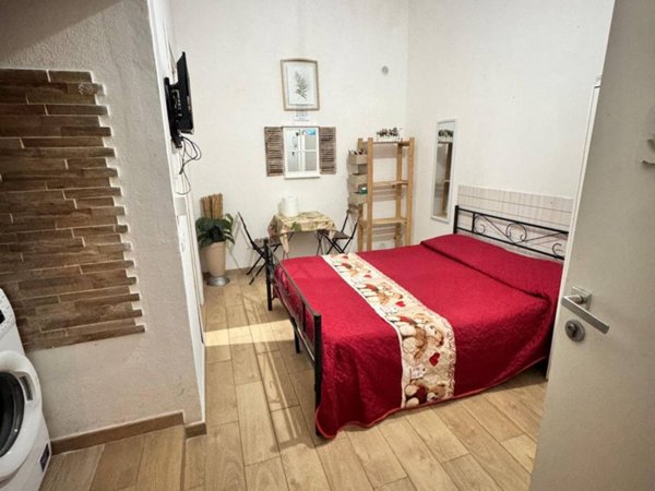 negozio in affitto a Napoli in zona Arenella