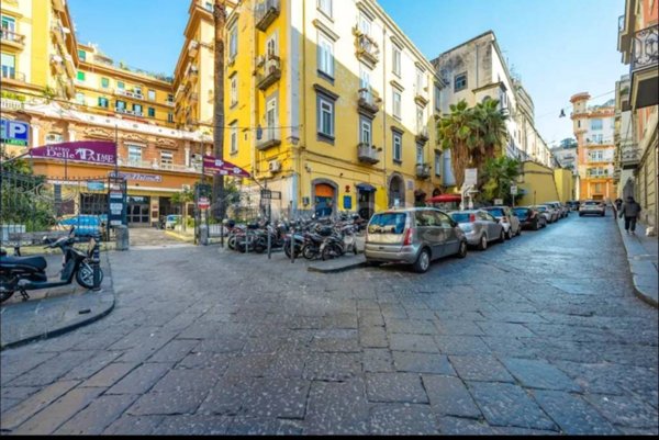 appartamento in affitto a Napoli in zona Chiaia