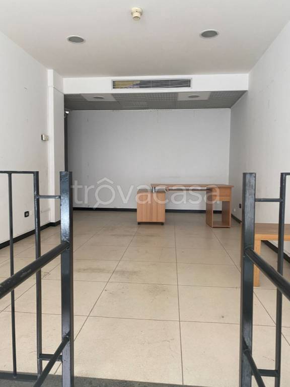 negozio in affitto a Napoli