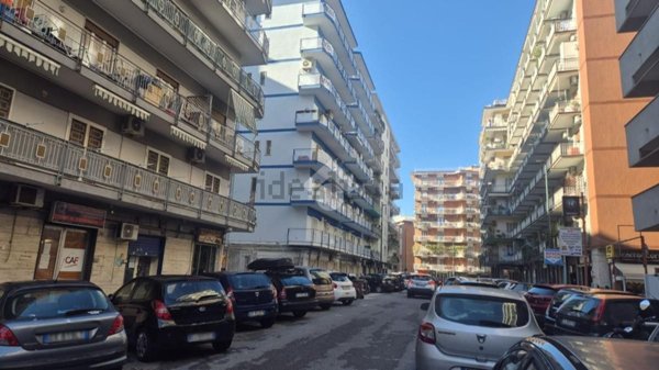 locale commerciale in affitto a Napoli in zona Arenella