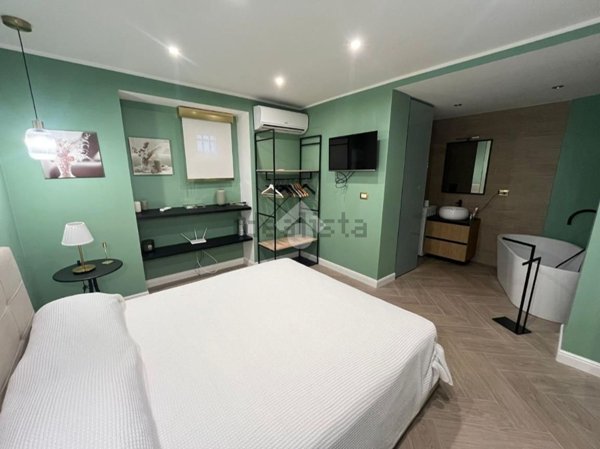 appartamento in affitto a Napoli in zona San Carlo all'Arena