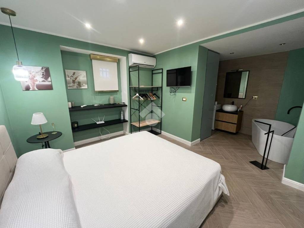 appartamento in affitto a Napoli in zona San Carlo all'Arena