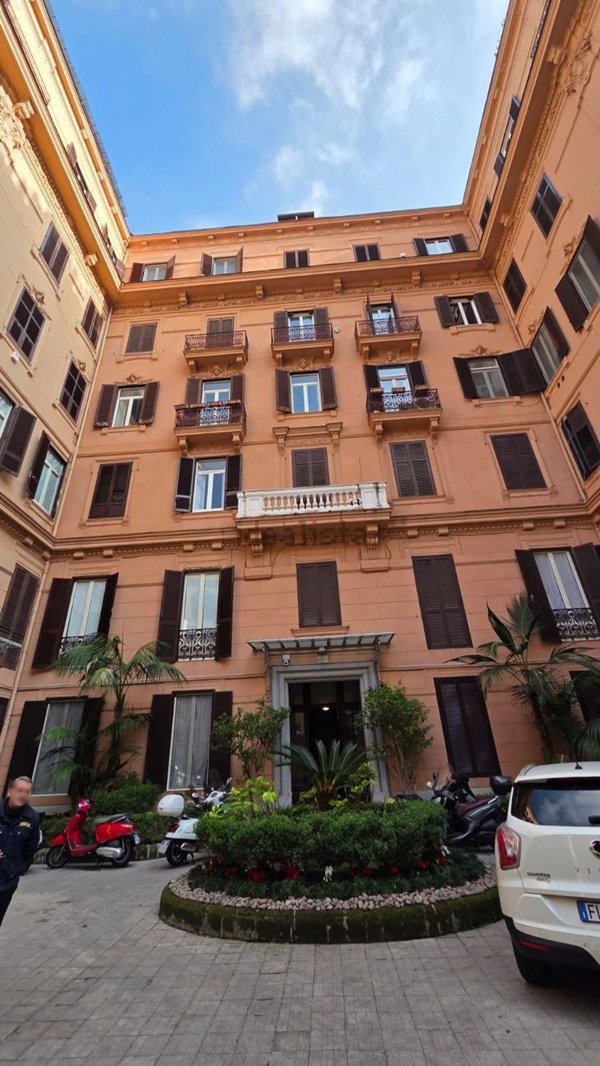 ufficio in affitto a Napoli in zona Chiaia