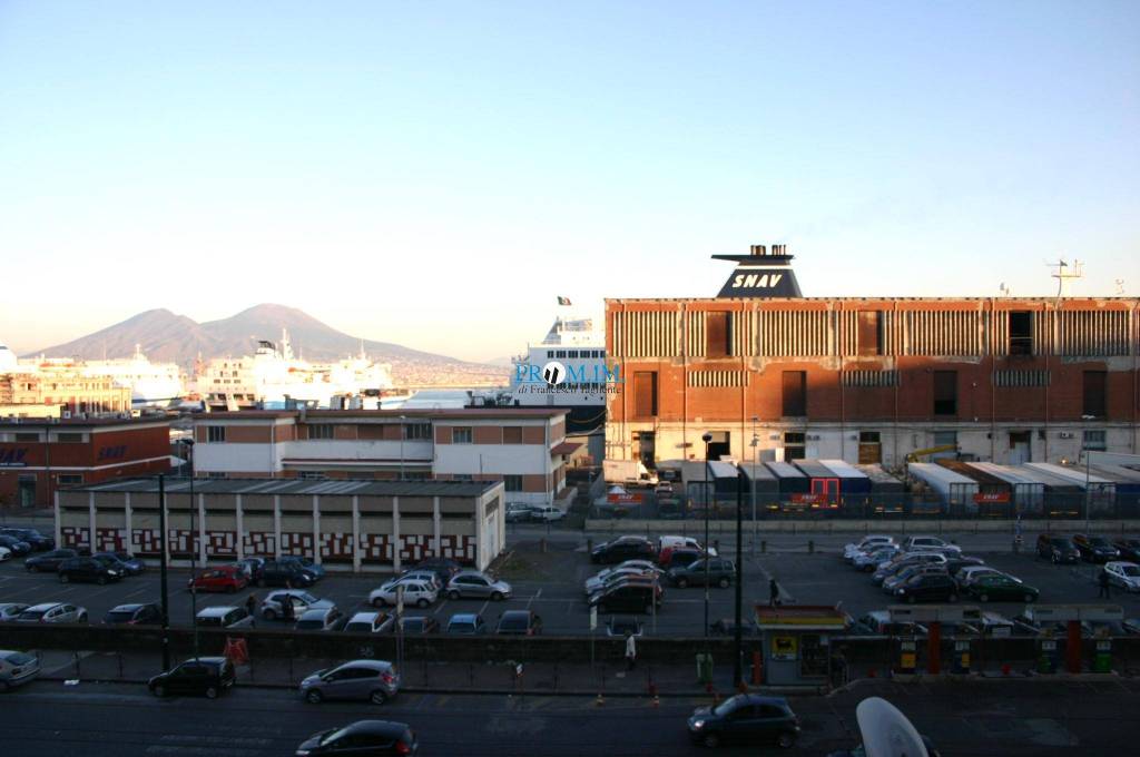 ufficio in affitto a Napoli in zona Porto
