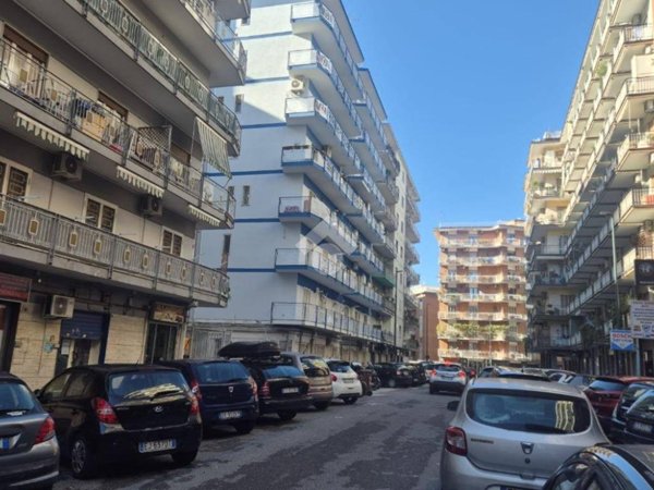 negozio in affitto a Napoli in zona Vomero