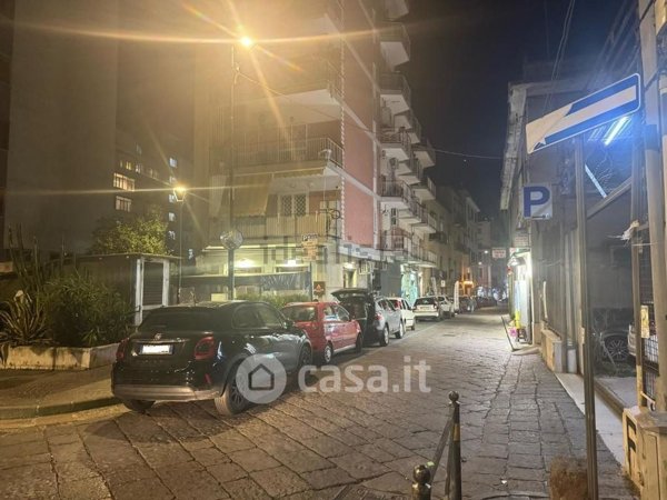 locale commerciale in affitto a Napoli in zona Vomero