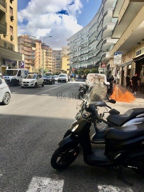 locale commerciale in affitto a Napoli in zona Vomero