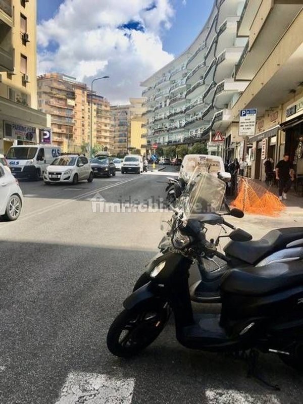 locale commerciale in affitto a Napoli in zona Vomero