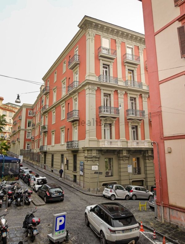 appartamento in affitto a Napoli in zona Chiaia