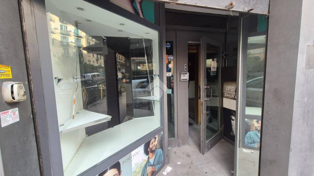 negozio in affitto a Napoli in zona Vomero