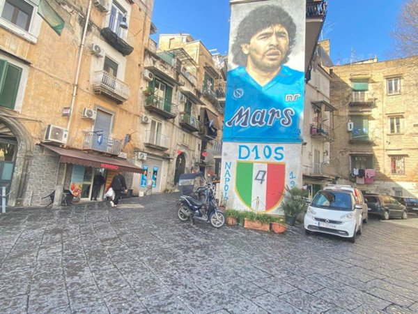 appartamento in affitto a Napoli in zona San Carlo all'Arena