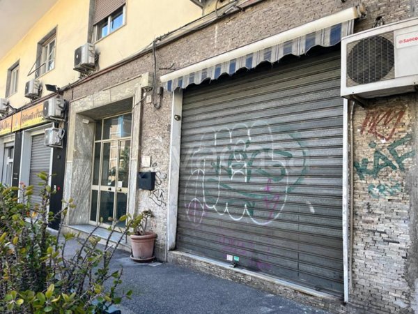 negozio in affitto a Napoli in zona Fuorigrotta