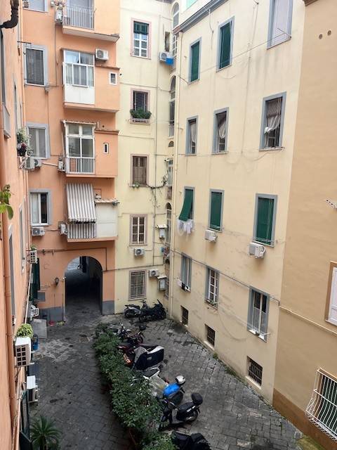 appartamento in affitto a Napoli in zona Chiaia