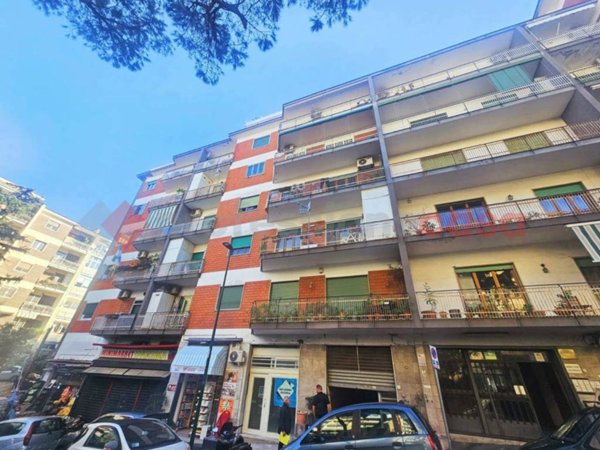negozio in affitto a Napoli in zona Vomero