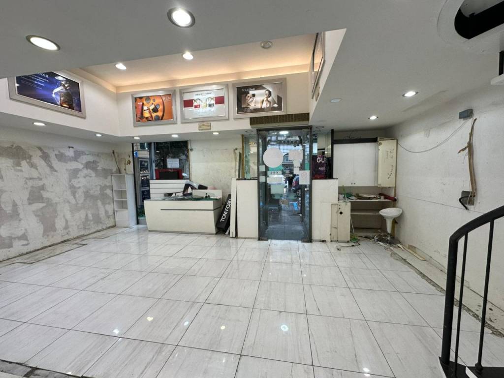 negozio in affitto a Napoli in zona Pendino / San Giuseppe