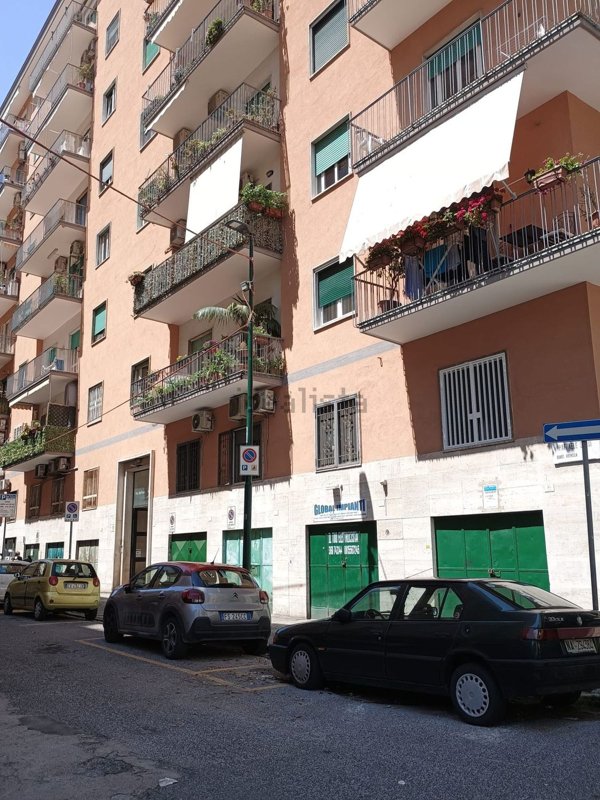 locale commerciale in affitto a Napoli in zona Arenella