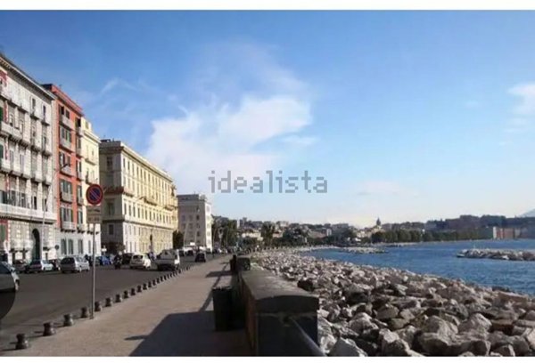 appartamento in affitto a Napoli in zona Chiaia