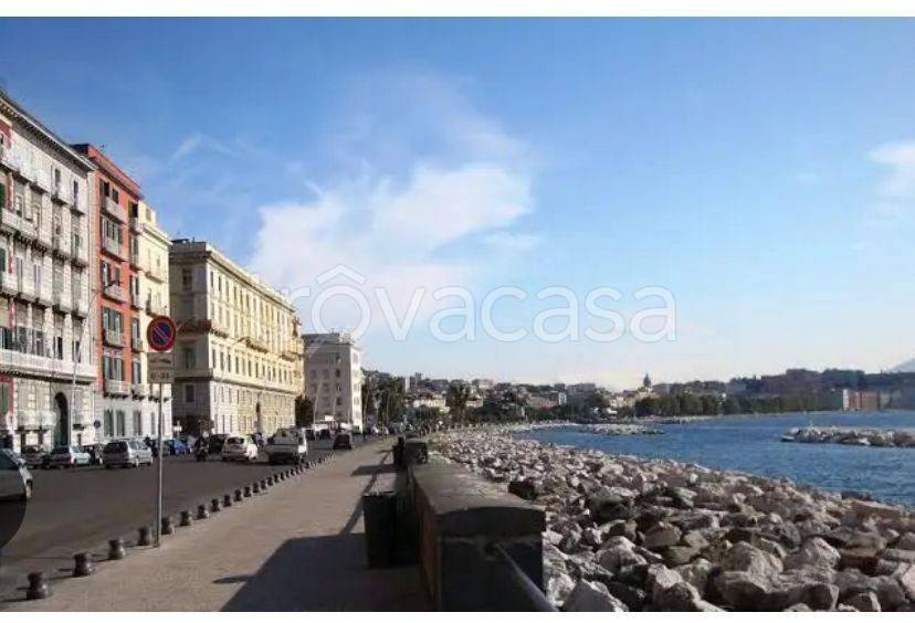 appartamento in affitto a Napoli in zona Chiaia
