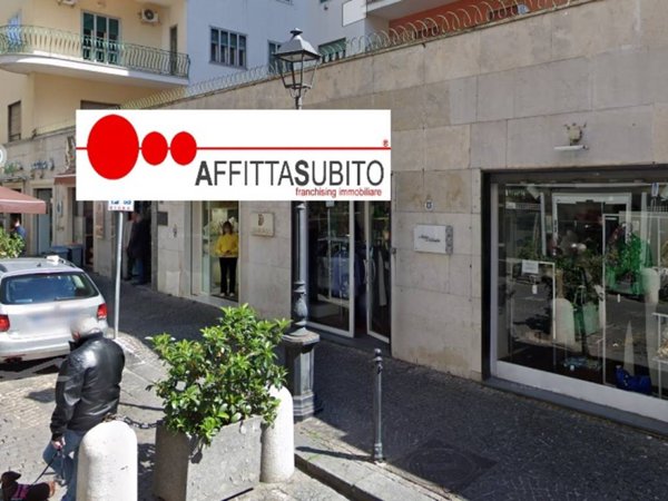 negozio in affitto a Napoli in zona Vomero