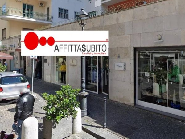 negozio in affitto a Napoli in zona Vomero