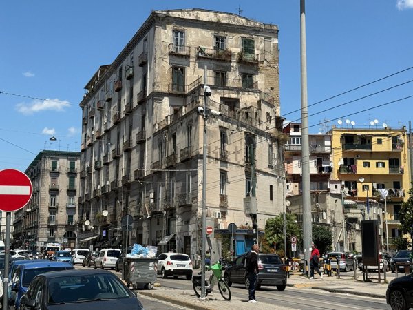 rudere in affitto a Napoli in zona Pendino / San Giuseppe